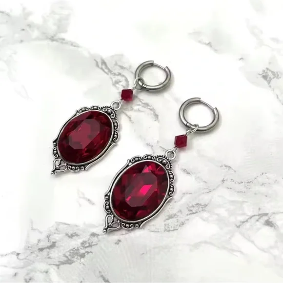 Red Vintage-Style Gothic Vampire Blood Drop Cameo Earrings - Picture 1 of 3
